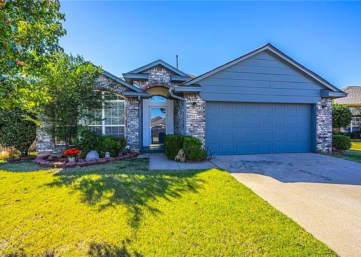 3 Bed 2Bath 2 Car in the Westlake Addition NW OKC - 3 Bed 2Bath 2 Car in the Westlake Addition NW OKC