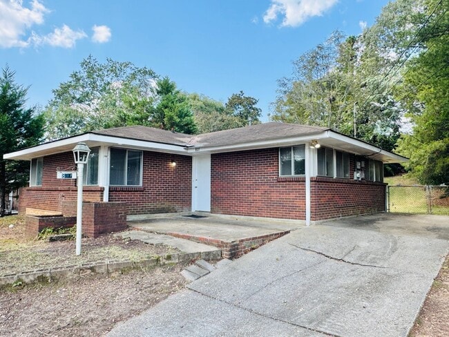 Building Photo - Hello Sunny 3 Bedroom / 1 Bathroom in Mont...