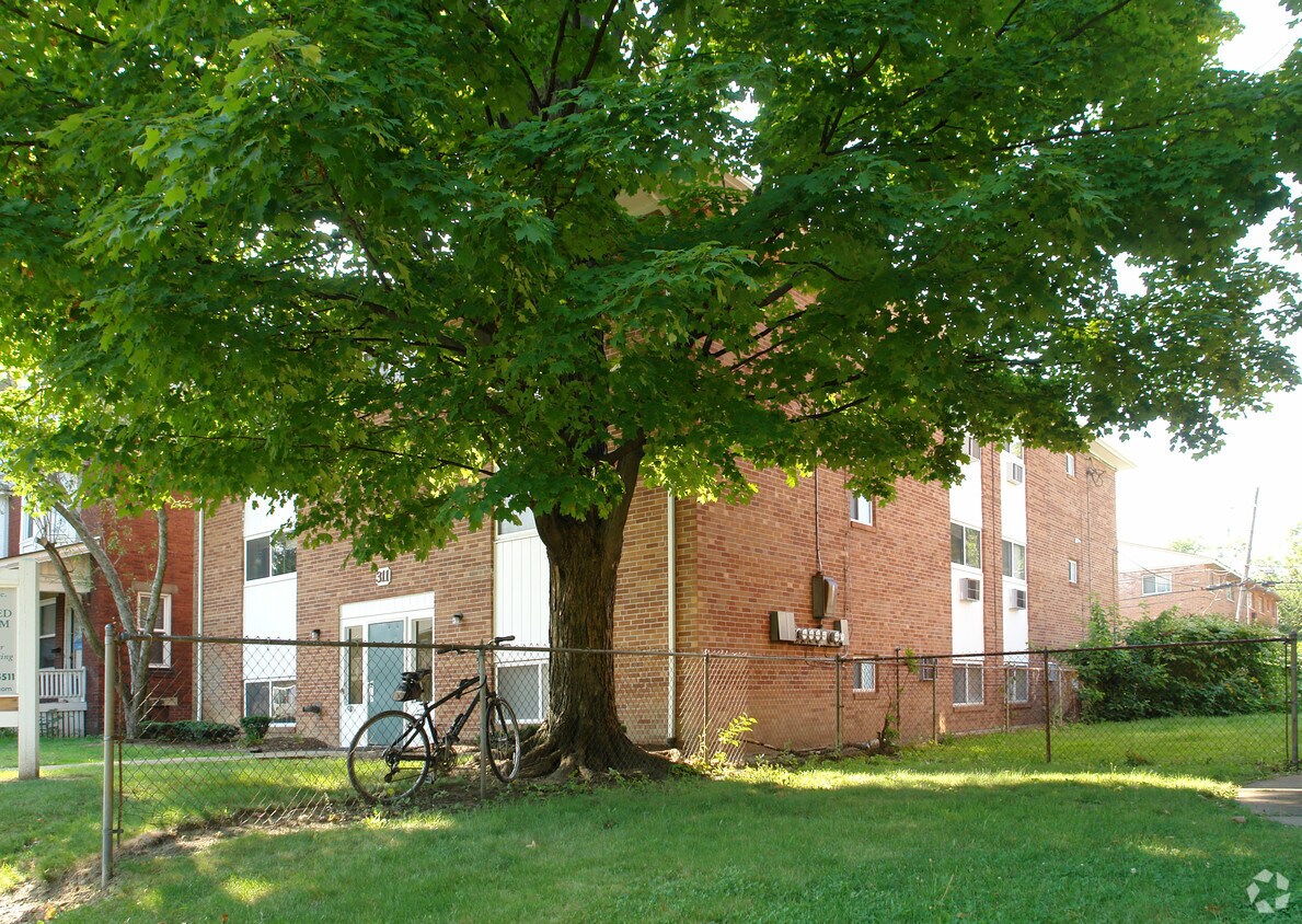 Building Photo - 311 E 16th Ave
