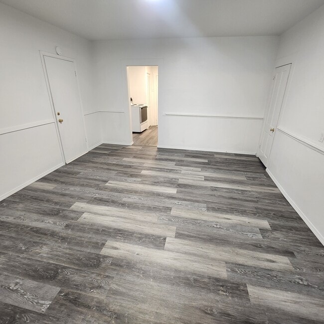 Building Photo - 407 Adams Ln