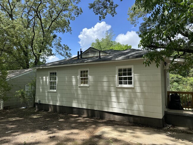 Building Photo - 7313 Paris Ave