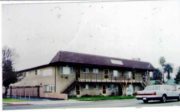 Building Photo - Adams Villas