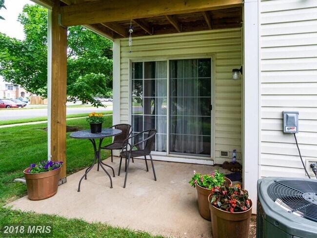 Building Photo - 46998 Courtyard Sq
