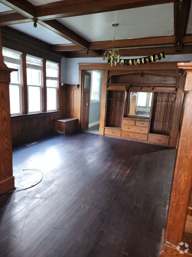 Sherman Park Apartments for Rent with Extra Storage Milwaukee, WI 1