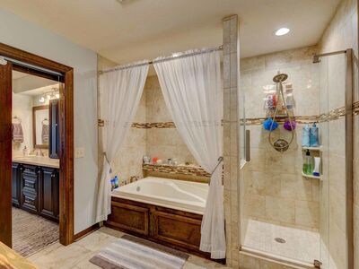 Foto del edificio - 8485 NE Pines Rd