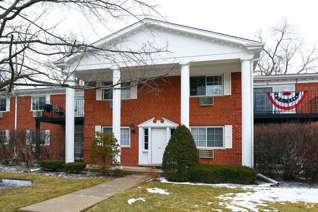 Building Photo - 101-111 N Lincoln Ln