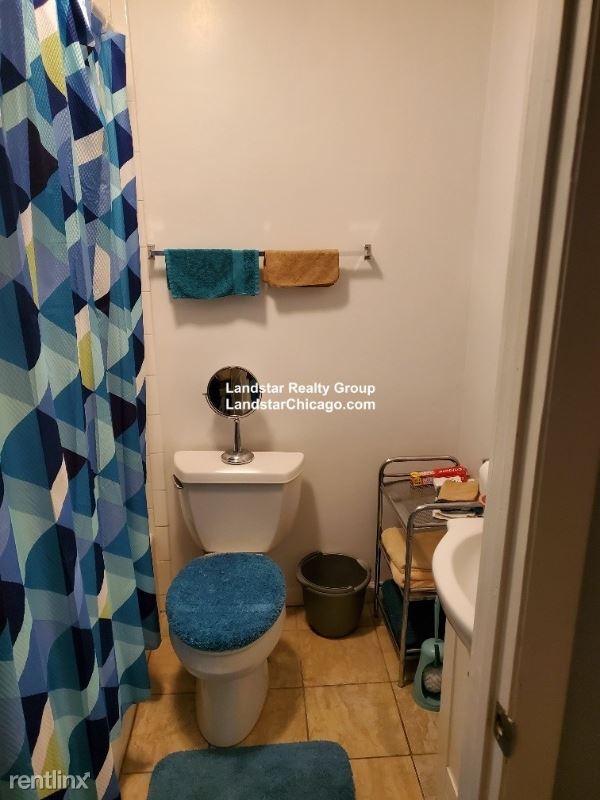 Building Photo - 2451 W Touhy Ave