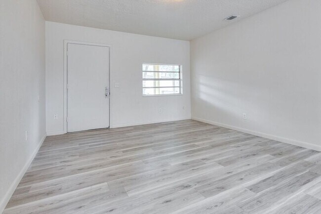 Building Photo - 228 Bonnet Ave