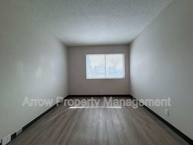 Foto del edificio - 1215 E St