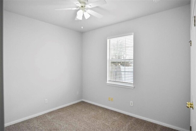 Foto del edificio - 17504 Lake Pines Dr