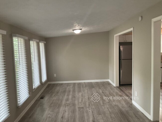 Building Photo - 2300 Pebble Rock W