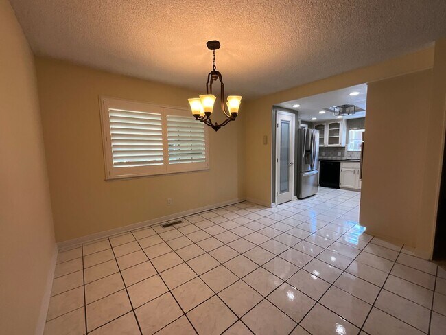 Foto del edificio - 2267 E Warner Ave