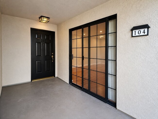 Building Photo - 625 E Palm Ave