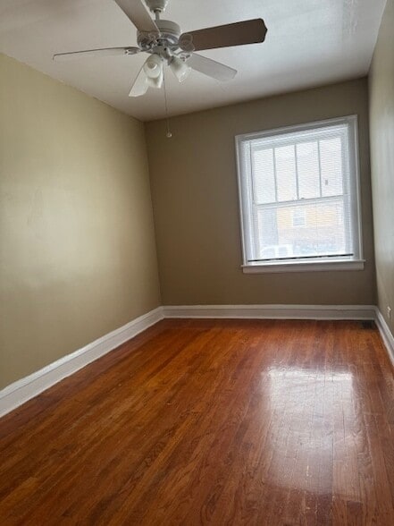 Foto del edificio - 4237 W George St