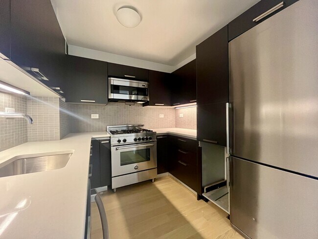 Foto del edificio - 222 E 39th St