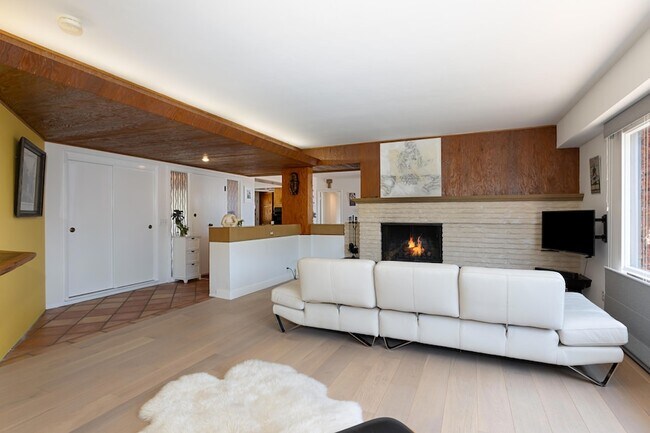 Foto del edificio - 1576 Eucalyptus Hill Rd