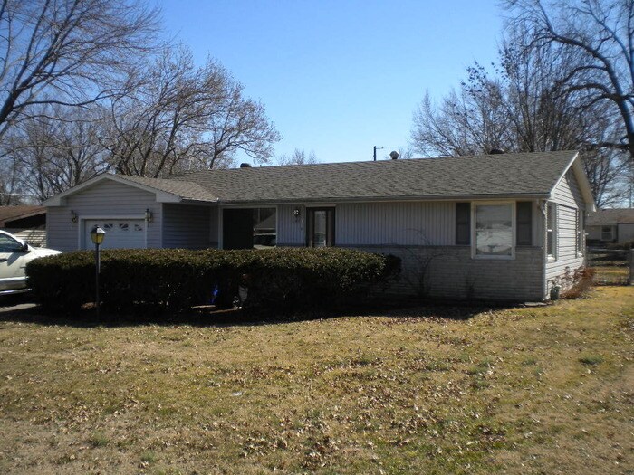 Primary Photo - 2110 E 9th St