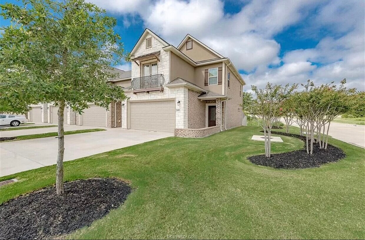 Primary Photo - 1400 Crescent Ridge Dr
