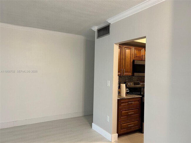 Foto del edificio - 270 NE 191st St