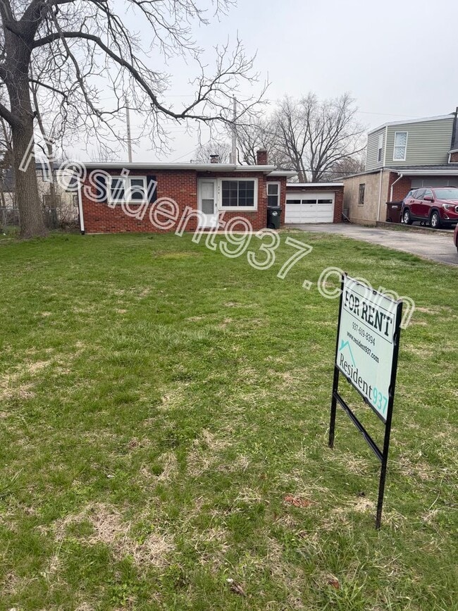 Building Photo - 439 W Funderburg Rd