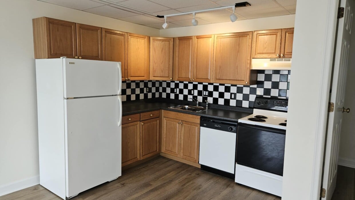 Primary Photo - 512 Pine St