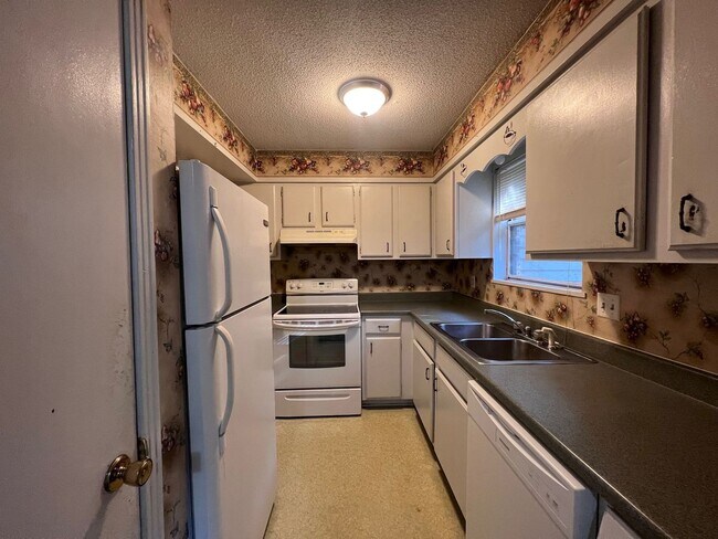Foto del edificio - Cozy Westwood Townhouse- 2 BD, 1.5 BA