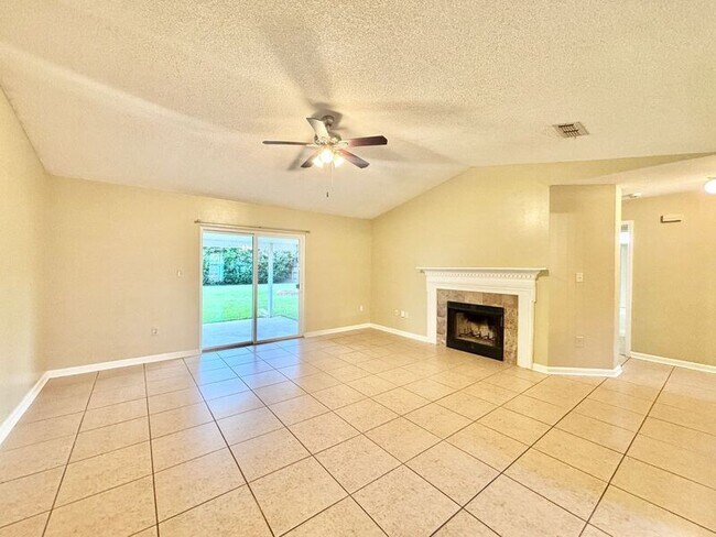 Foto del edificio - 1437 Little Creek Dr