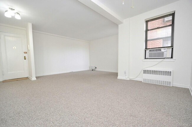 Building Photo - 142 Garth Rd