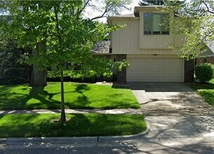 Building Photo - 2866 Baylis Dr