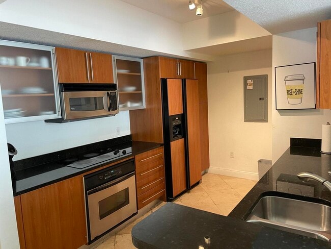 Building Photo - 1551 N Flagler Dr