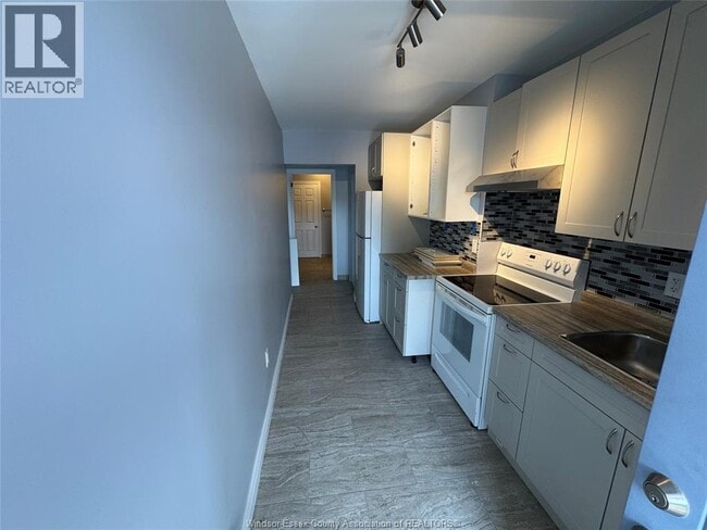 Building Photo - 4675 Tecumseh Rd E