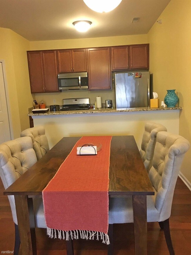 Foto del edificio - 1017 E Summerfield Glen Cir