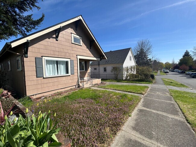 Foto del edificio - Fully remodeled 2 BD, 1 BA House near 6th ...