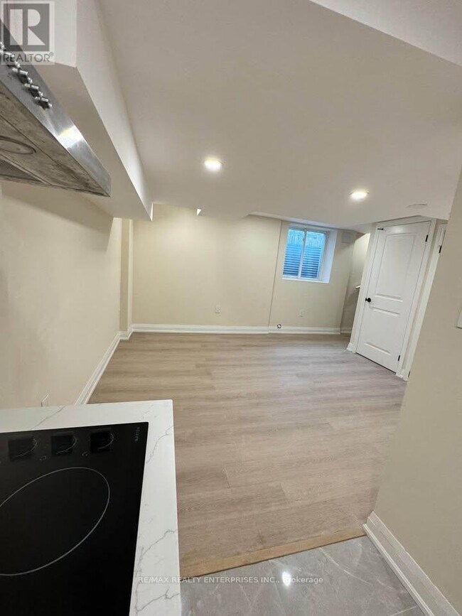 Building Photo - 60 Wakelin Terrace