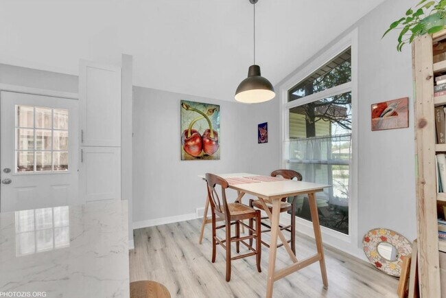 Foto del edificio - 1780 Rosemary Rd
