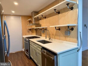 Building Photo - 10201 Grosvenor Pl