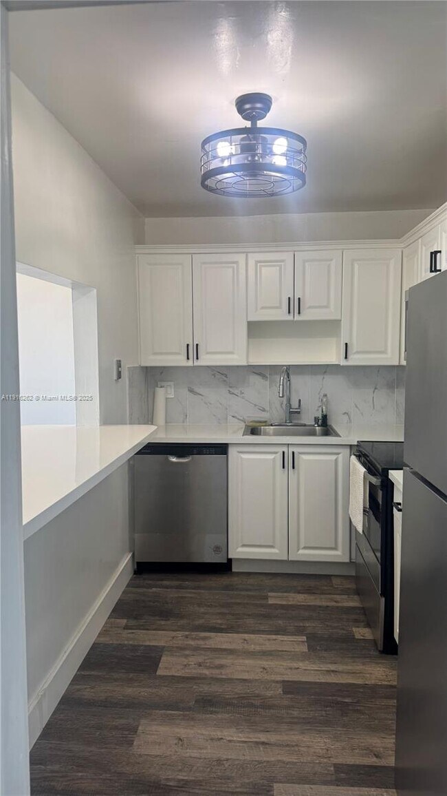 Foto del edificio - 4174 Inverrary Dr