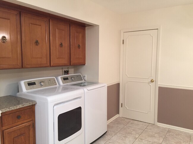 Washer/Dryer - 104 Winston Pl