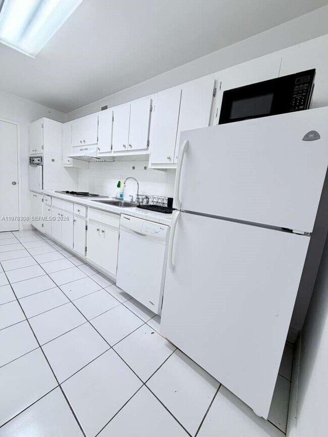 Foto del edificio - 100 Lincoln Rd