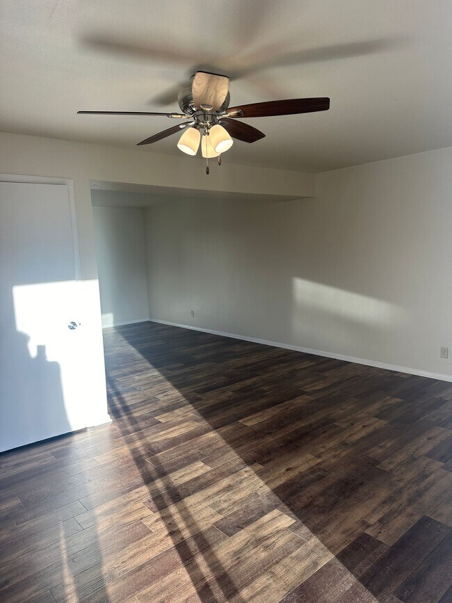 Foto del edificio - 4409-4415 Eastridge Drive