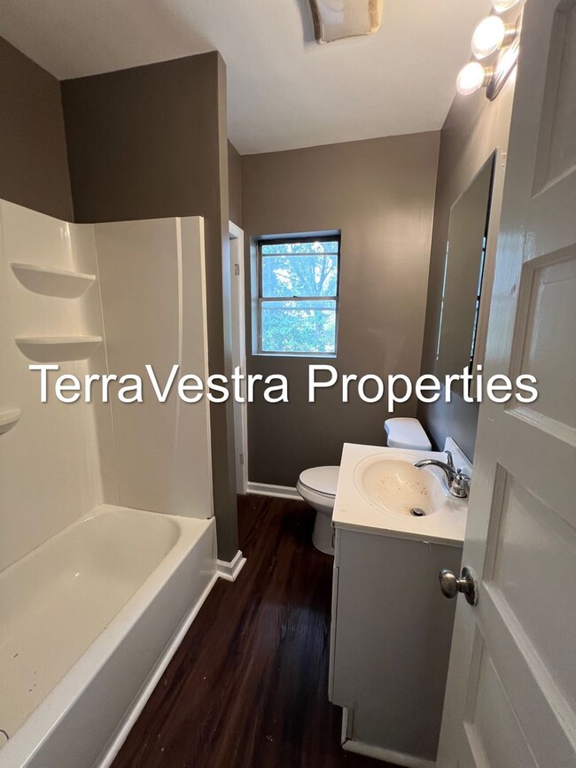 Building Photo - 614 Taylor Ave