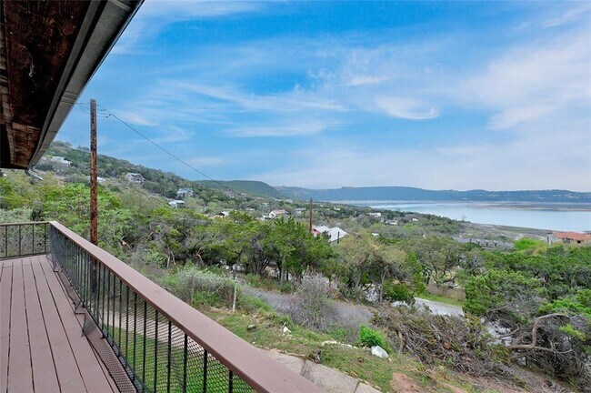 Building Photo - 14020 Skyline Dr