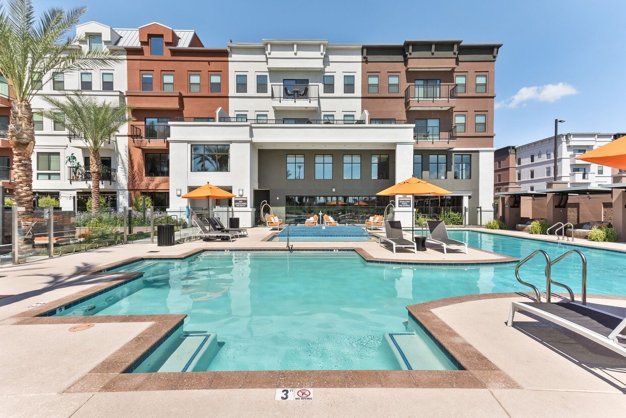 Summit at San Marcos Apartments in Chandler, AZ