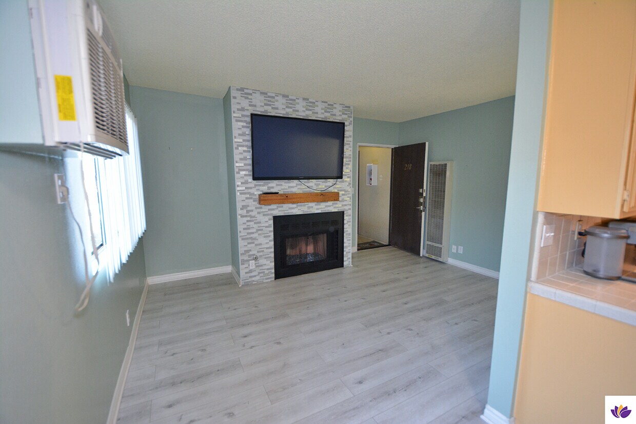 8641 Glenoaks Blvd Unit 218, Sun Valley, CA 91352 Condo for Rent in