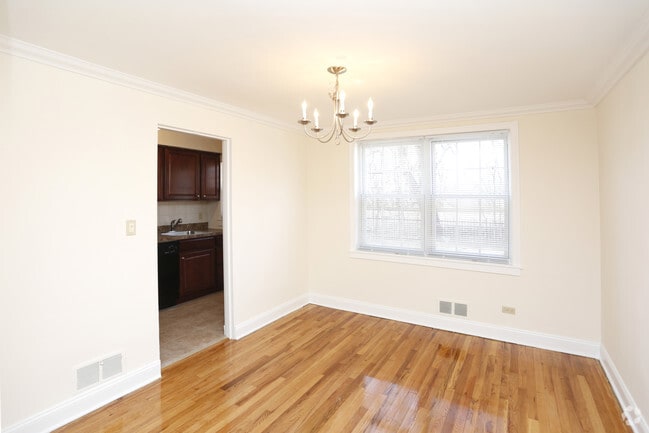 Two Bedroom (C8) - Dining - Commonwealth Townhomes