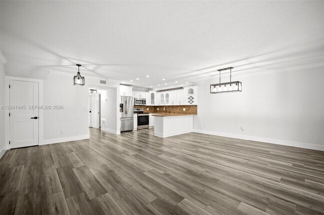 Foto del edificio - 6832 W 2nd Ct
