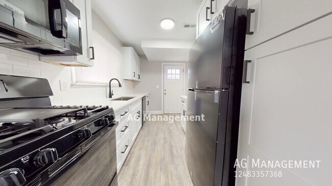 Building Photo - 29087 Hillview St - Fully Renovated Rosevi...