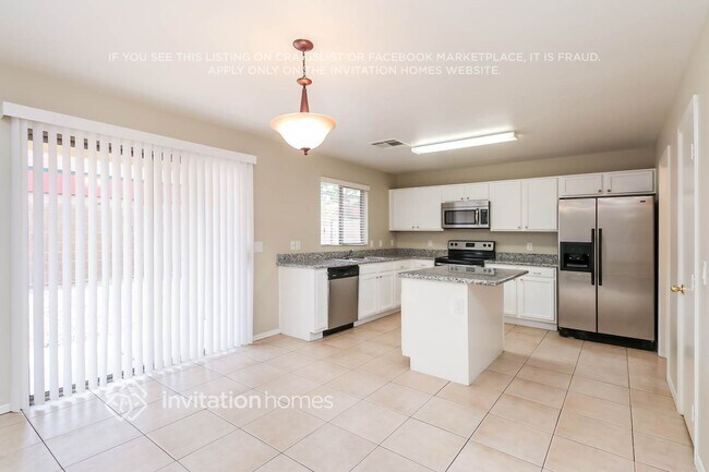Building Photo - 1551 E Betsy Ln