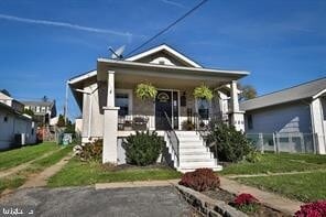 Building Photo - 586 Summit St