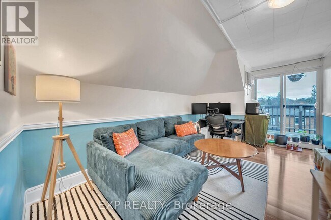 Photo du bâtiment - 896 Avenue Rd